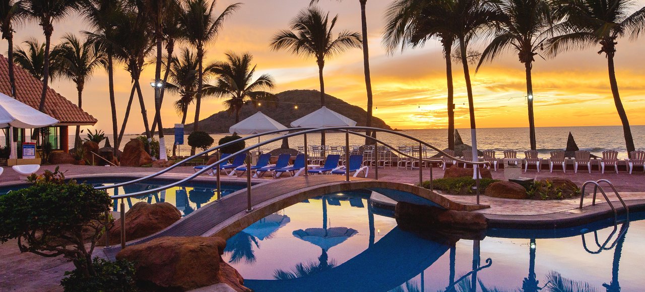 The lighthouse and its Crystal viewpoint, Mazatlan Sinaloa. - The Best ...